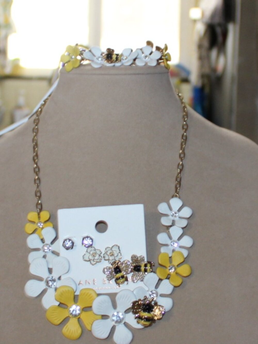 NWT Lane Braynt Necklace,bracelet,earring set. BEAUTIFUL!